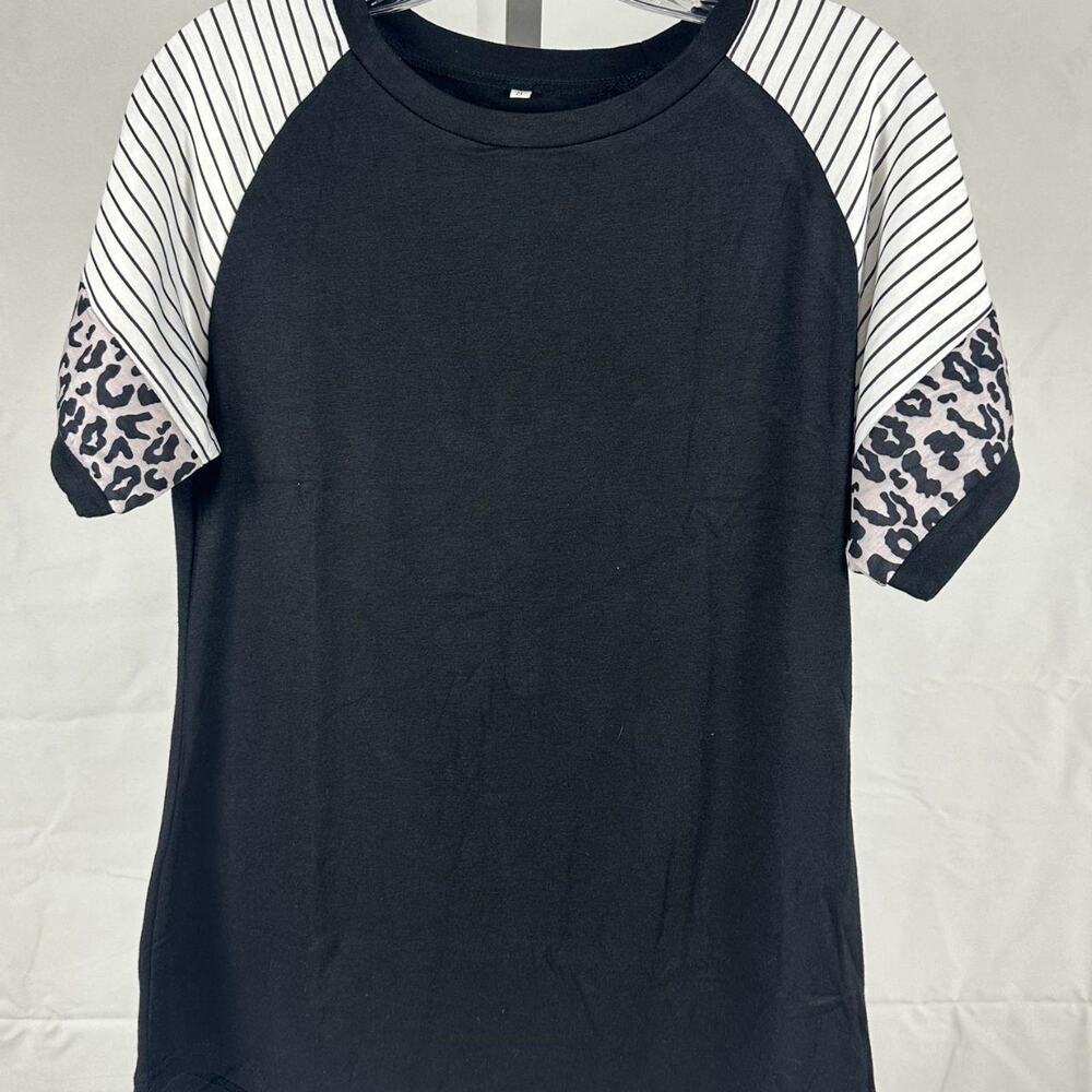 Colorblock Leopard & Stripe Sleeve Tee – Women’s Casual Top NWOT Size Small